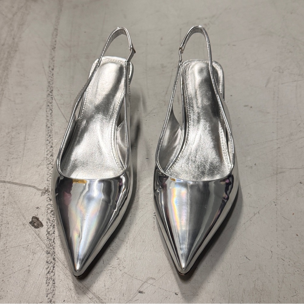 ! SOLD ! Silver Kitten Heels